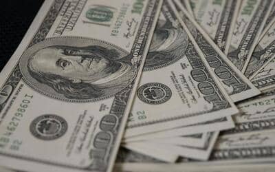 Dólar: moeda encerra último pregão em queda