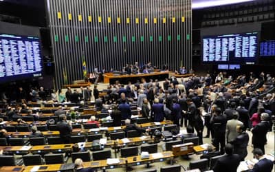 PEC do fim da escala 6×1 é “inadequada e inoportuna”, avalia CNI