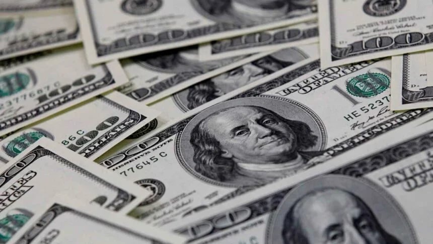Dólar fecha o último pregão aos R$ 5,10, após queda de 0,53%