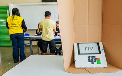 Agregador de pesquisas indica chance de 79% de vitória de Flávio Bolsonaro
